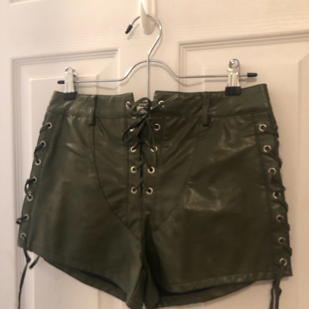 Faux Leather Shorts LF - Picture 2 of 3